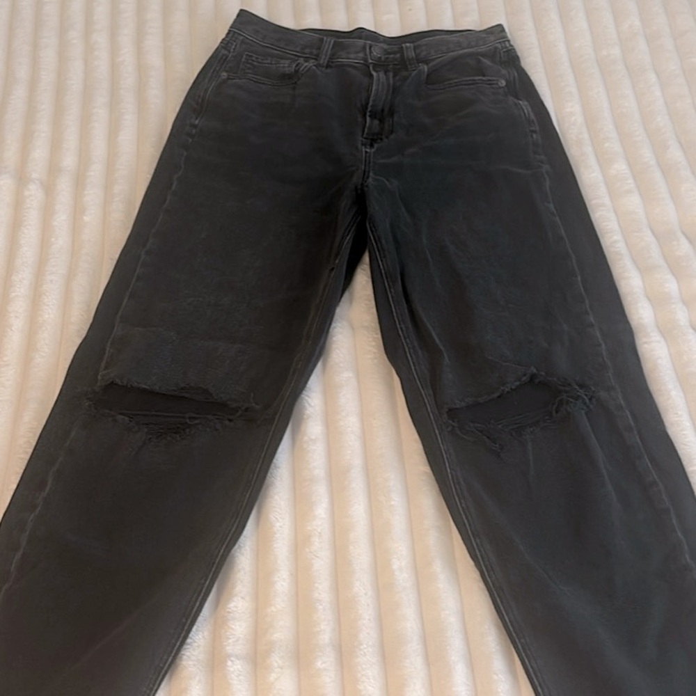 American Eagle black jeans. Holes in both knees. Size 6. Baggy fit.